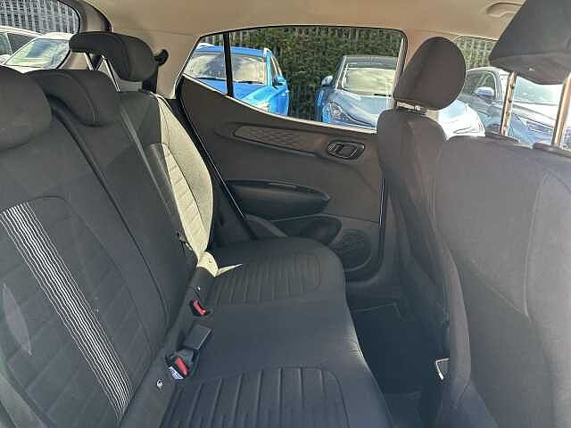 Hyundai I10 MPi Premium SLEEK SILVER